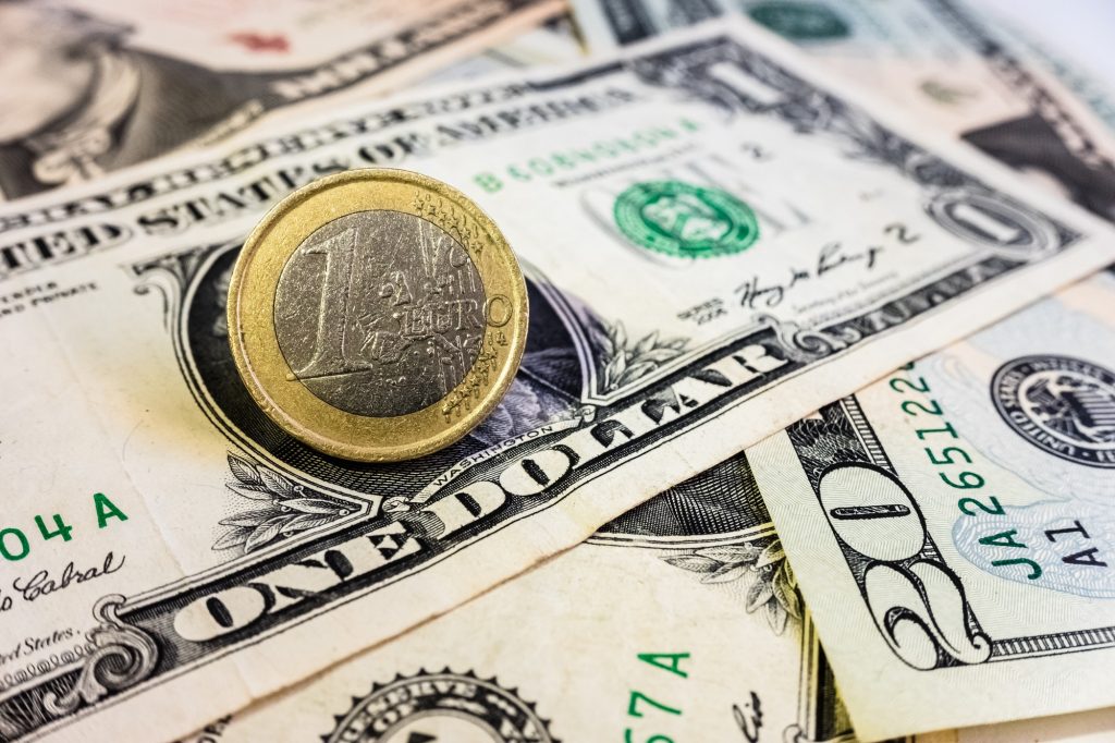 The war of international tariffs reaches the European market, euro coin